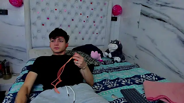 Snapshot of Ari_and_Storm chatting on April 2, 2026, 2:13 pm Ari and Storm online show from April 2, 2026, 2:13 pm