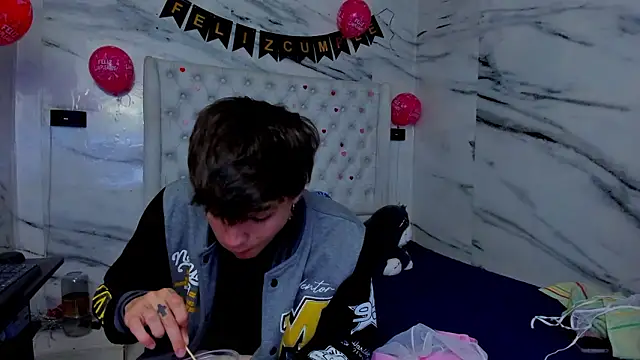 Snapshot of Ari_and_Storm chatting on March 4, 2026, 2:14 pm Ari and Storm online show from March 4, 2026, 2:14 pm