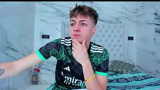 Ari and Storm online show from November 22, 2025, 1:10 pm