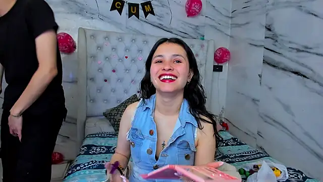 Snapshot of Ari_and_Storm chatting on April 16, 2026, 2:07 pm Ari and Storm online show from April 16, 2026, 2:07 pm