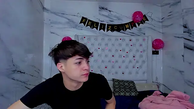 Snapshot of Ari_and_Storm chatting on March 13, 2026, 1:38 pm Ari and Storm online show from March 13, 2026, 1:38 pm