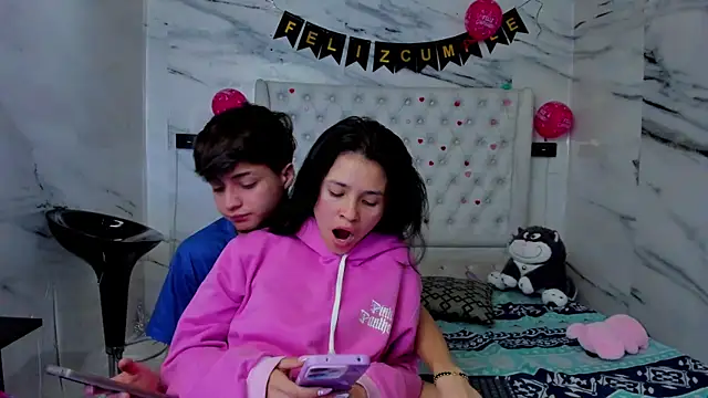 Snapshot of Ari_and_Storm chatting on April 4, 2026, 1:50 pm Ari and Storm online show from April 4, 2026, 1:50 pm