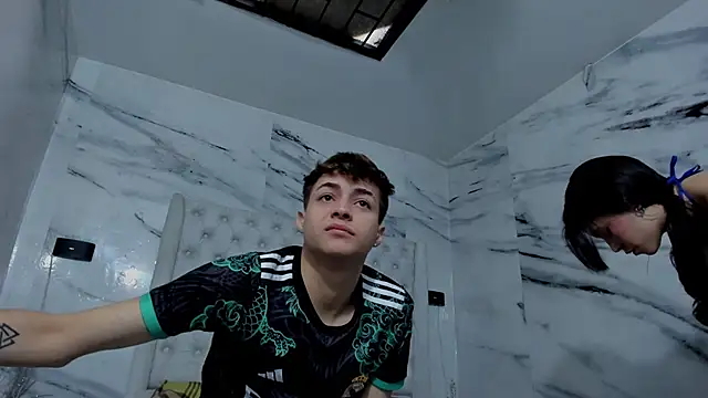 Ari and Storm online show from December 5, 2025, 1:43 pm