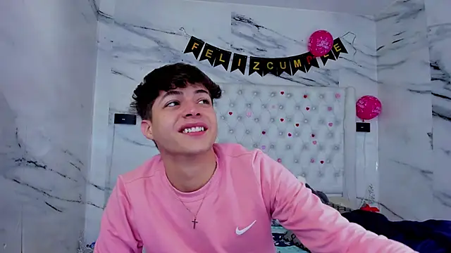 Snapshot of Ari_and_Storm chatting on March 27, 2026, 2:29 pm Ari and Storm online show from March 27, 2026, 2:29 pm