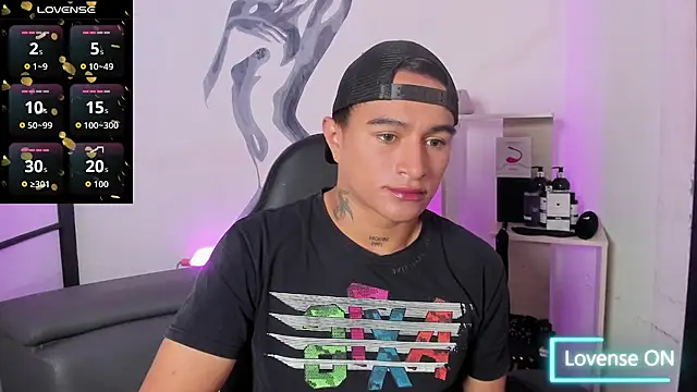 LiamDeep online show from November 7, 2025, 8:57 pm