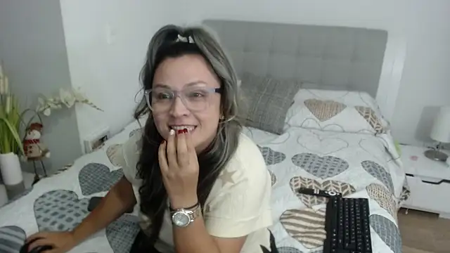 sophie lopez1 online show from November 26, 2025, 11:27 pm