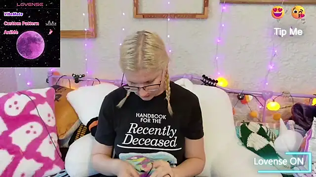 samanthamalichite online show from October 22, 2025, 3:11 pm