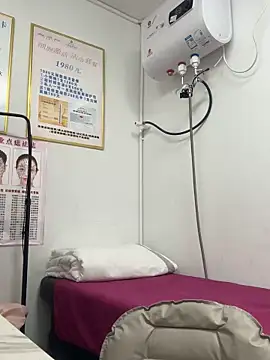 Snapshot of Baby-mmm chatting on March 17, 2026, 4:04 am Baby-mmm online show from March 17, 2026, 4:04 am