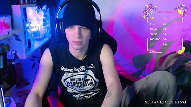 Snapshot of frozen_boy chatting on October 29, 2025, 3:44 pm frozen boy online show from October 29, 2025, 3:44 pm