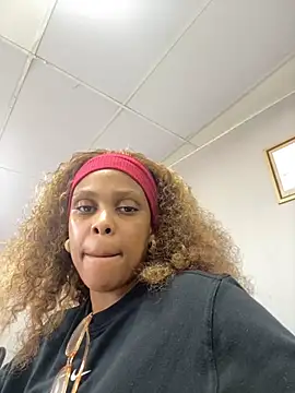 Snapshot of 031bubbles chatting on October 10, 2025, 12:06 pm 031bubbles online show from October 10, 2025, 12:06 pm