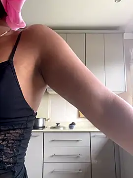 Snapshot of 031bubbles chatting on December 21, 2025, 9:11 am 031bubbles online show from December 21, 2025, 9:11 am