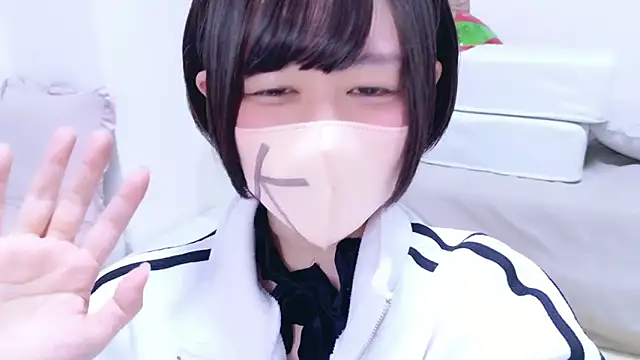 Hinata Sun online show from May 7, 2026, 9:45 am