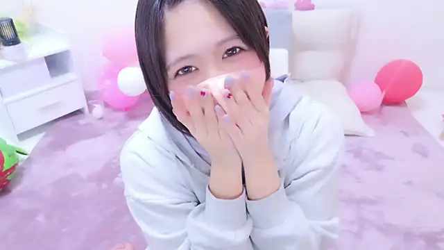 Hinata Sun online show from April 14, 2026, 7:52 pm