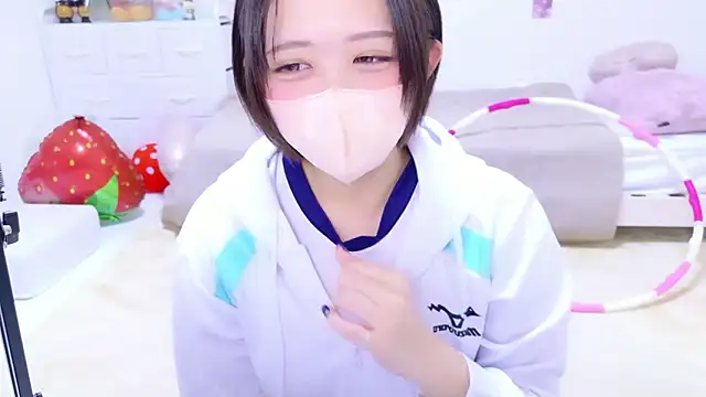 Hinata Sun online show from May 12, 2026, 12:00 pm