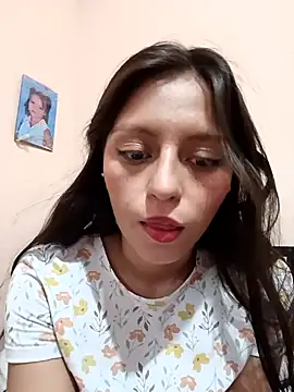 Snapshot of Lahila_ chatting on October 25, 2025, 12:32 am Lahila online show from October 25, 2025, 12:32 am