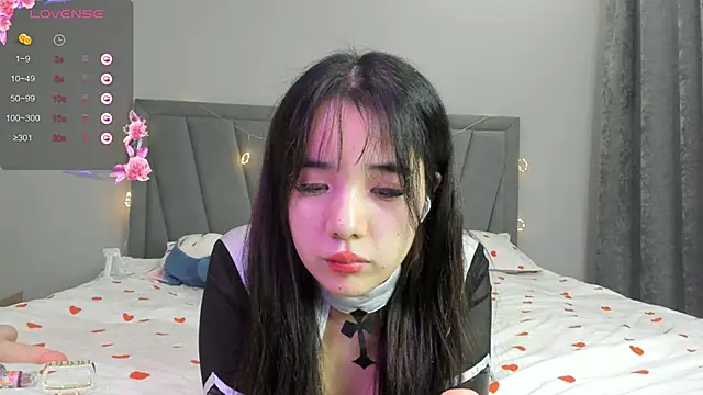 qimiiqo online show from November 25, 2025, 1:33 pm