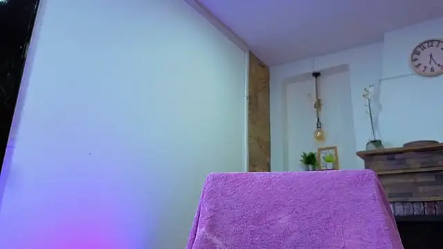 Celeste1s online show from February 4, 2026, 7:20 pm