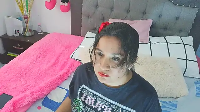 Nicolletorres2 online show from February 3, 2026, 8:14 pm