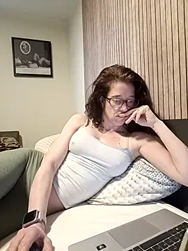 Snapshot of JezebelDutch chatting on March 8, 2026, 3:15 pm JezebelDutch online show from March 8, 2026, 3:15 pm