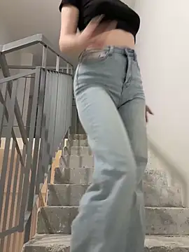 Cumonmme online show from November 10, 2025, 9:42 pm