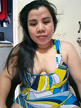 hotlyn45 online show from December 5, 2025, 3:05 am