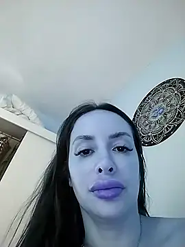 AmandinhaGomes96 online show from November 8, 2025, 7:50 pm