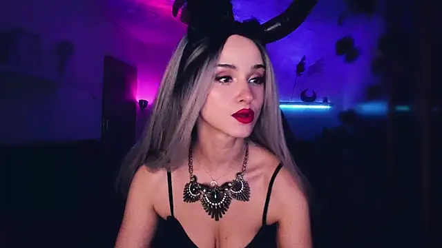 MistressJolie online show from November 18, 2025, 3:54 am