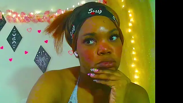 LunaNova999 online show from December 3, 2025, 12:01 am