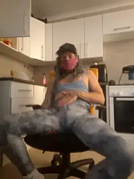 Snapshot of macmaddy8989 chatting on February 22, 2026, 4:04 am macmaddy8989 online show from February 22, 2026, 4:04 am