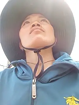 ngan-cute online show from April 2, 2026, 5:03 am