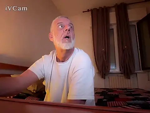 Snapshot of Pigna16PSRN chatting on April 1, 2026, 6:05 pm Pigna16PSRN online show from April 1, 2026, 6:05 pm