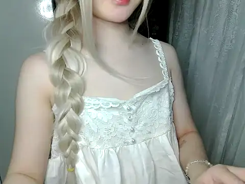 Annabelle-e online show from April 5, 2026, 6:03 pm