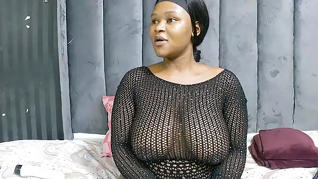 Snapshot of SexyBaddieXXX chatting on October 20, 2025, 12:06 pm SexyBaddieXXX online show from October 20, 2025, 12:06 pm
