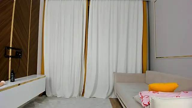 Snapshot of yummmymommy chatting on October 19, 2025, 1:36 pm yummmymommy online show from October 19, 2025, 1:36 pm