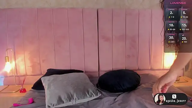 Snapshot of agatha_jener chatting on September 10, 2025, 11:53 am agatha jener online show from September 10, 2025, 11:53 am