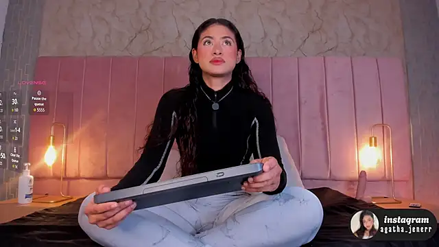 Snapshot of agatha_jener chatting on February 23, 2026, 11:33 am agatha jener online show from February 23, 2026, 11:33 am