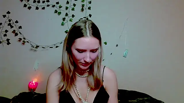  kikiclark   online show from November 16, 2025, 8:24 pm