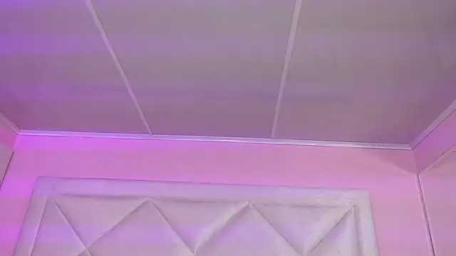 Miaa Smithh   online show from October 25, 2025, 12:28 pm