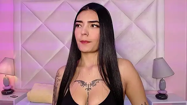 Miaa Smithh   online show from October 28, 2025, 11:53 am