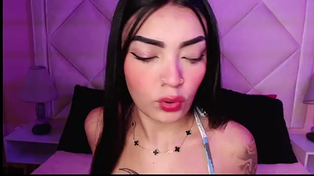 Miaa Smithh   online show from December 1, 2025, 2:18 pm