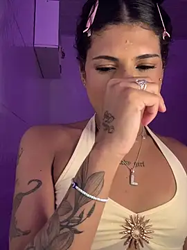 luluzinhax online show from February 18, 2026, 11:45 pm