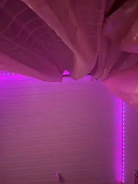 luluzinhax online show from April 14, 2026, 5:01 am