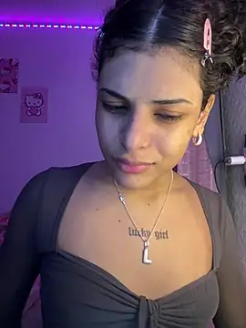 luluzinhax online show from April 23, 2026, 2:51 am