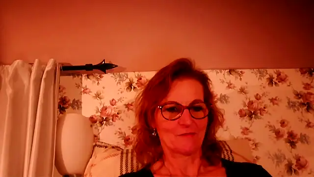 Snapshot of Valinella chatting on February 17, 2026, 7:33 pm Valinella online show from February 17, 2026, 7:33 pm