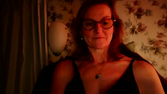 Snapshot of Valinella chatting on February 1, 2026, 8:51 pm Valinella online show from February 1, 2026, 8:51 pm