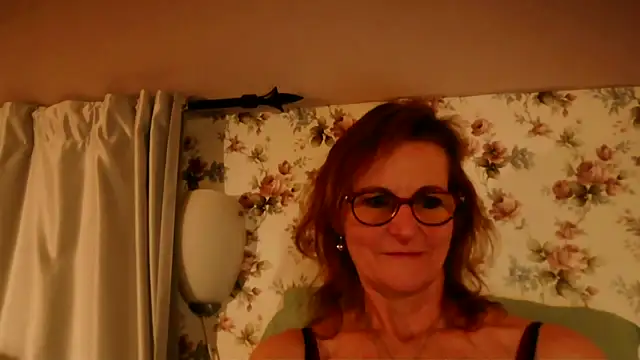 Snapshot of Valinella chatting on February 5, 2026, 8:26 pm Valinella online show from February 5, 2026, 8:26 pm