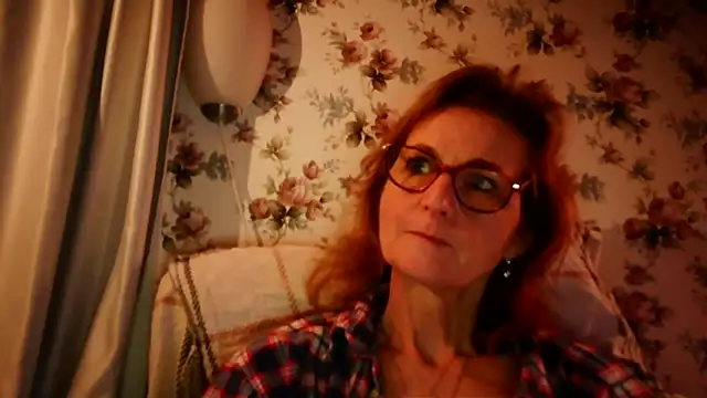 Snapshot of Valinella chatting on February 24, 2026, 8:21 pm Valinella online show from February 24, 2026, 8:21 pm