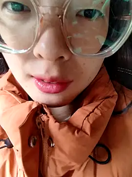 shaoshao-7758 online show from November 5, 2025, 3:53 am