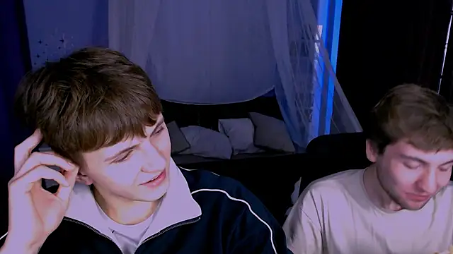 travis wolf  online show from November 19, 2025, 8:20 pm