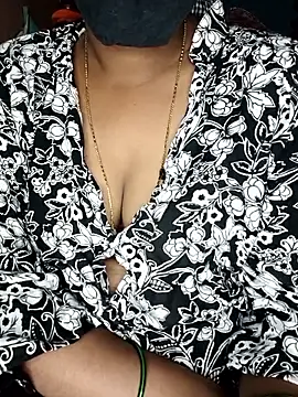 Snapshot of SindhuHappy chatting on November 5, 2025, 3:26 pm SindhuHappy online show from November 5, 2025, 3:26 pm